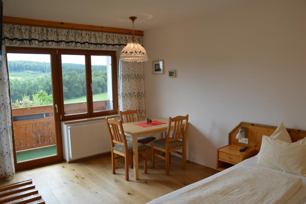 Biobauernhof Wolf-Hof Apartamento Pressbaum Quarto foto