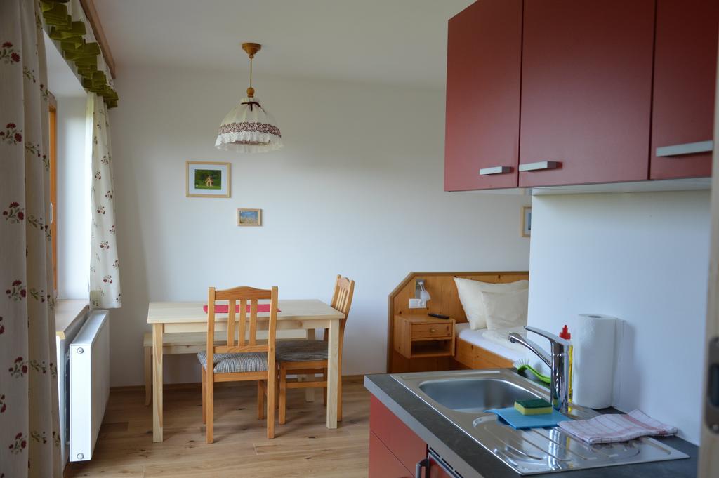 Biobauernhof Wolf-Hof Apartamento Pressbaum Quarto foto