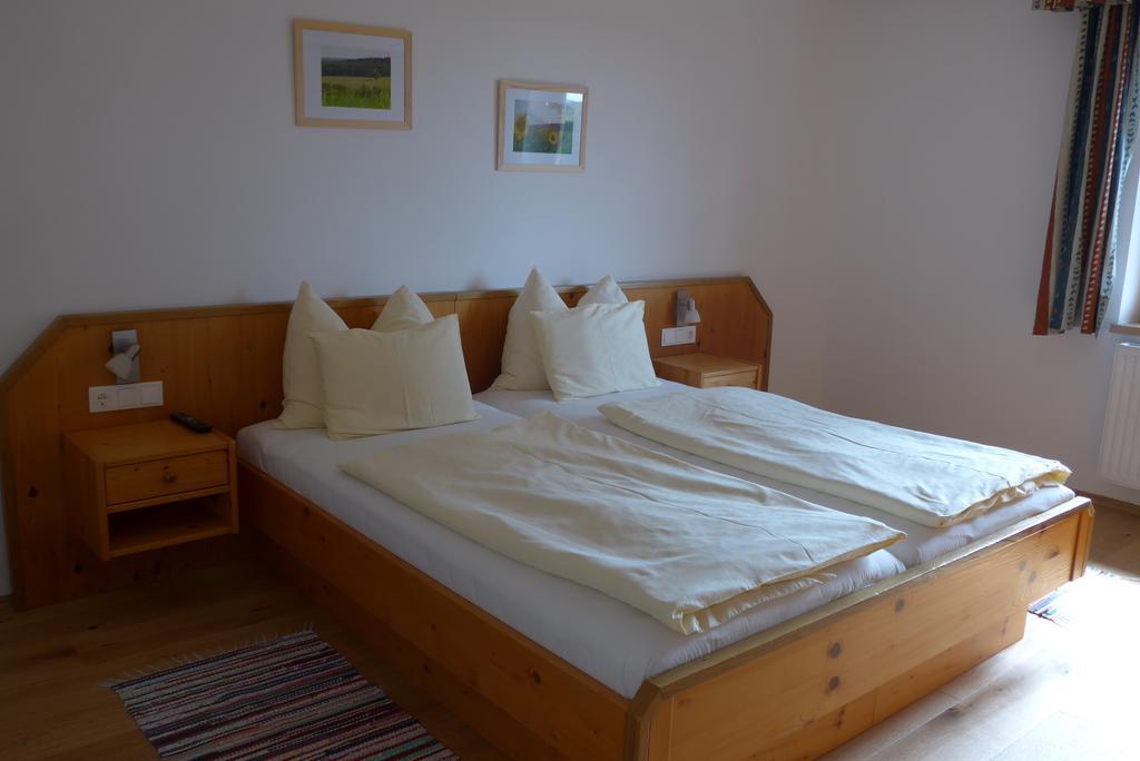 Biobauernhof Wolf-Hof Apartamento Pressbaum Quarto foto